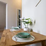 Oktogon Design Apartament *